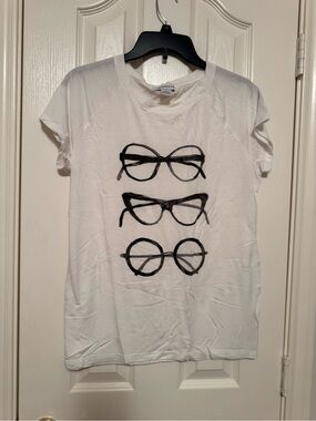 Liz Claiborne White Short-Sleeve Tee with Black Label Detail